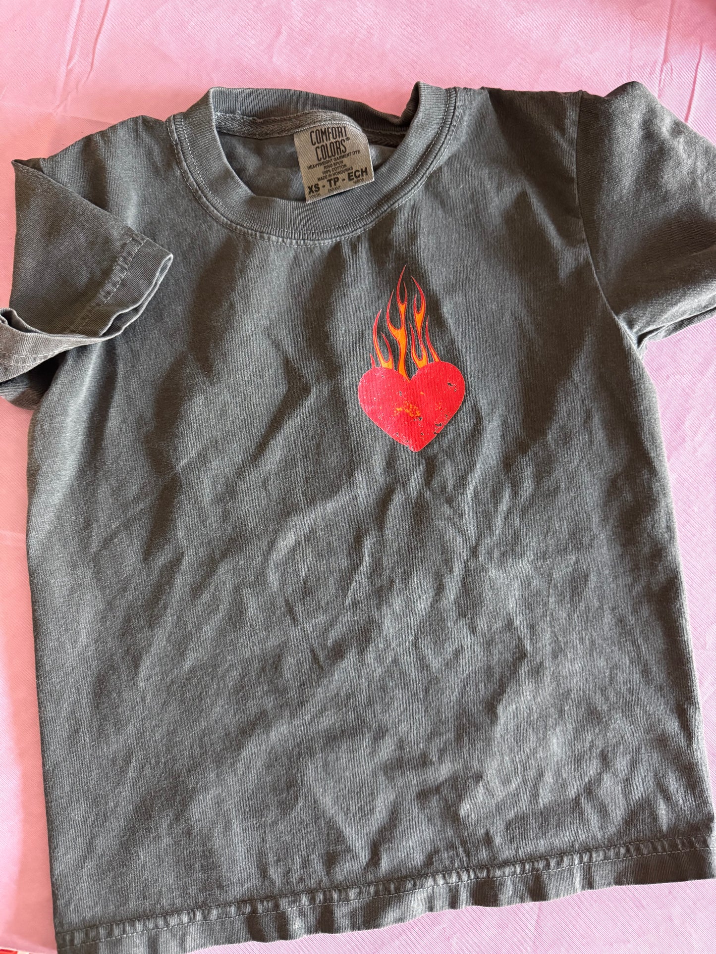 Y. XS (fits like 4/5) comfort colors tee