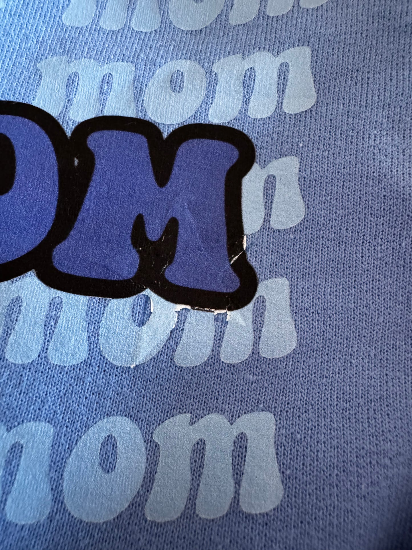 **FLAWED** size L boy mom crew
