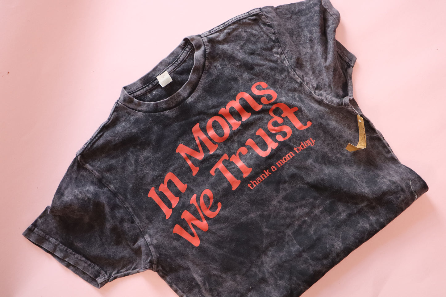 SZ S MOMS WE TRUST TEE