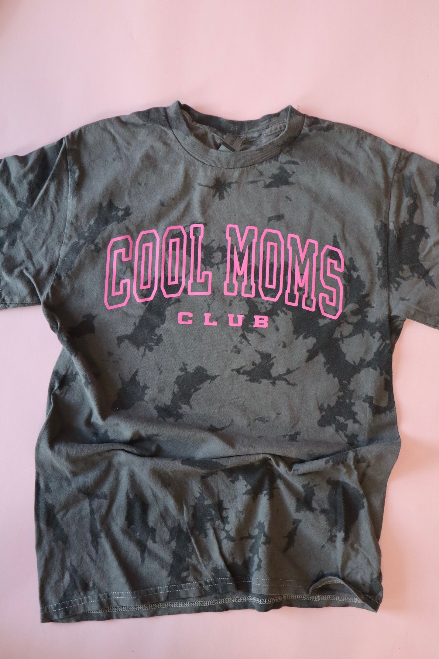 SZ S GILDAN COOL MOMS TEE