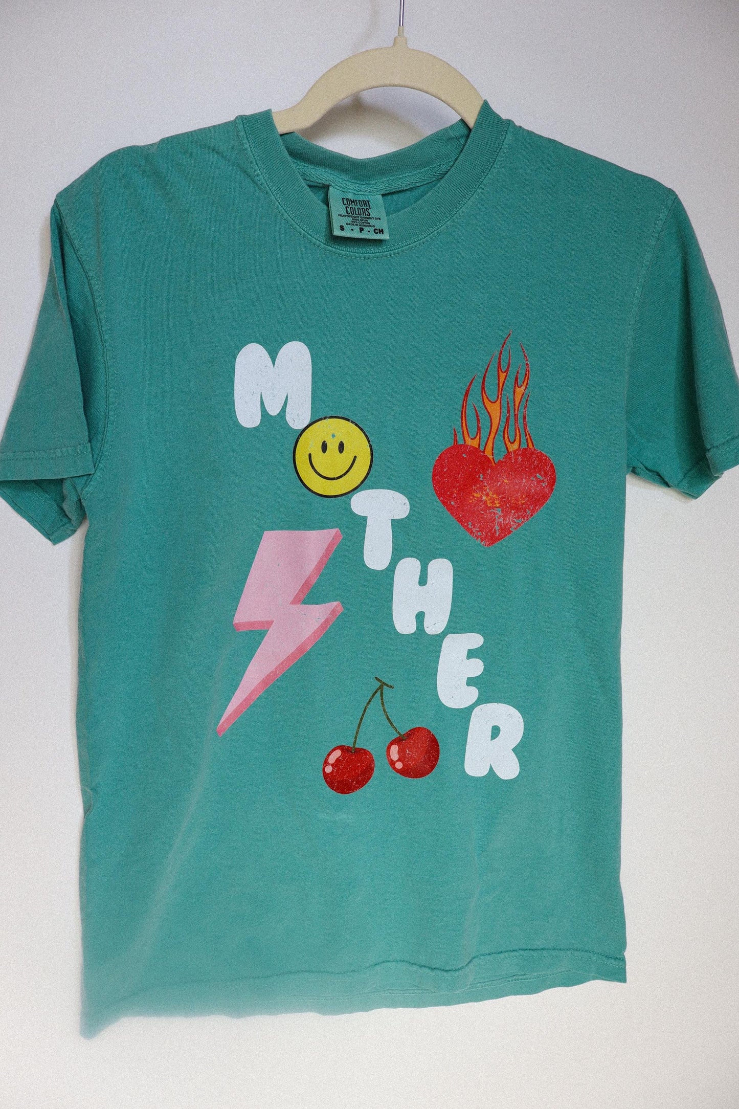 Trendy MOTHER Graphic Tee | Retro Mom Shirt | Comfort Colors Aesthetic Tee |Oversized Graphic Mom T-shirt |Motherhood T Shirt | Cool Mom GIF