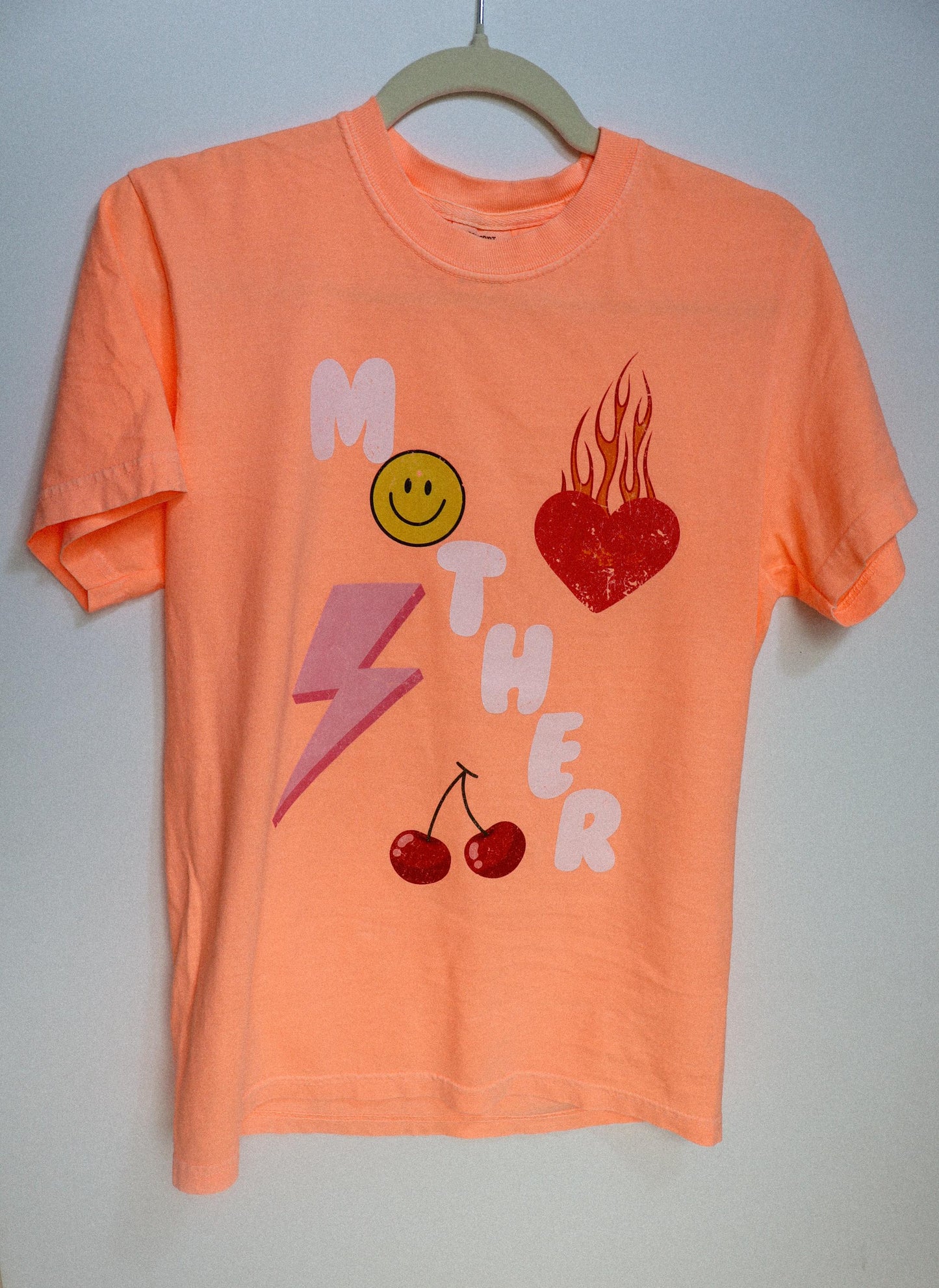 Trendy MOTHER Graphic Tee | Retro Mom Shirt | Comfort Colors Aesthetic Tee |Oversized Graphic Mom T-shirt |Motherhood T Shirt | Cool Mom GIF
