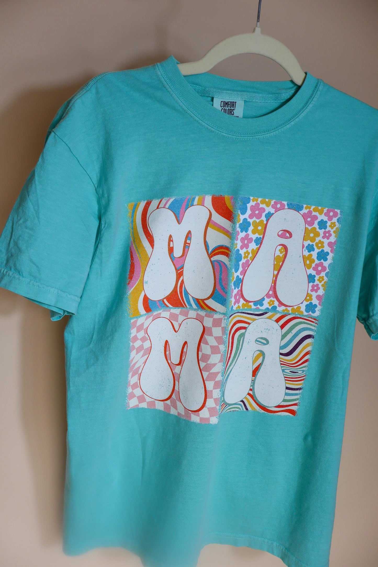 Retro MAMA Comfort Colors Tee | Trendy Mom Shirt | Groovy Graphic Tee | Vintage Aesthetic | Cute Oversized T-Shirt for Moms | Gift for Mama