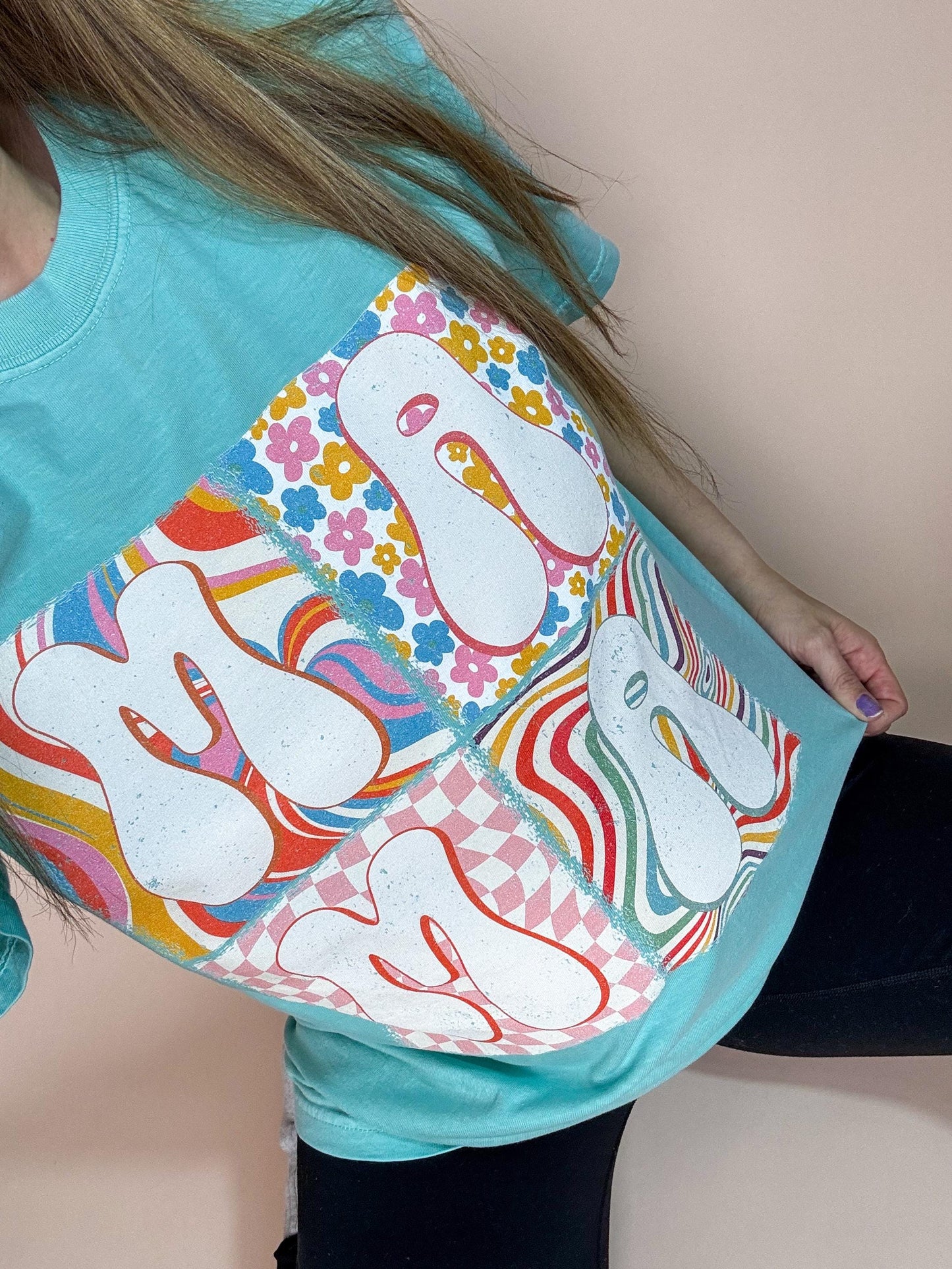 Retro MAMA Comfort Colors Tee | Trendy Mom Shirt | Groovy Graphic Tee | Vintage Aesthetic | Cute Oversized T-Shirt for Moms | Gift for Mama
