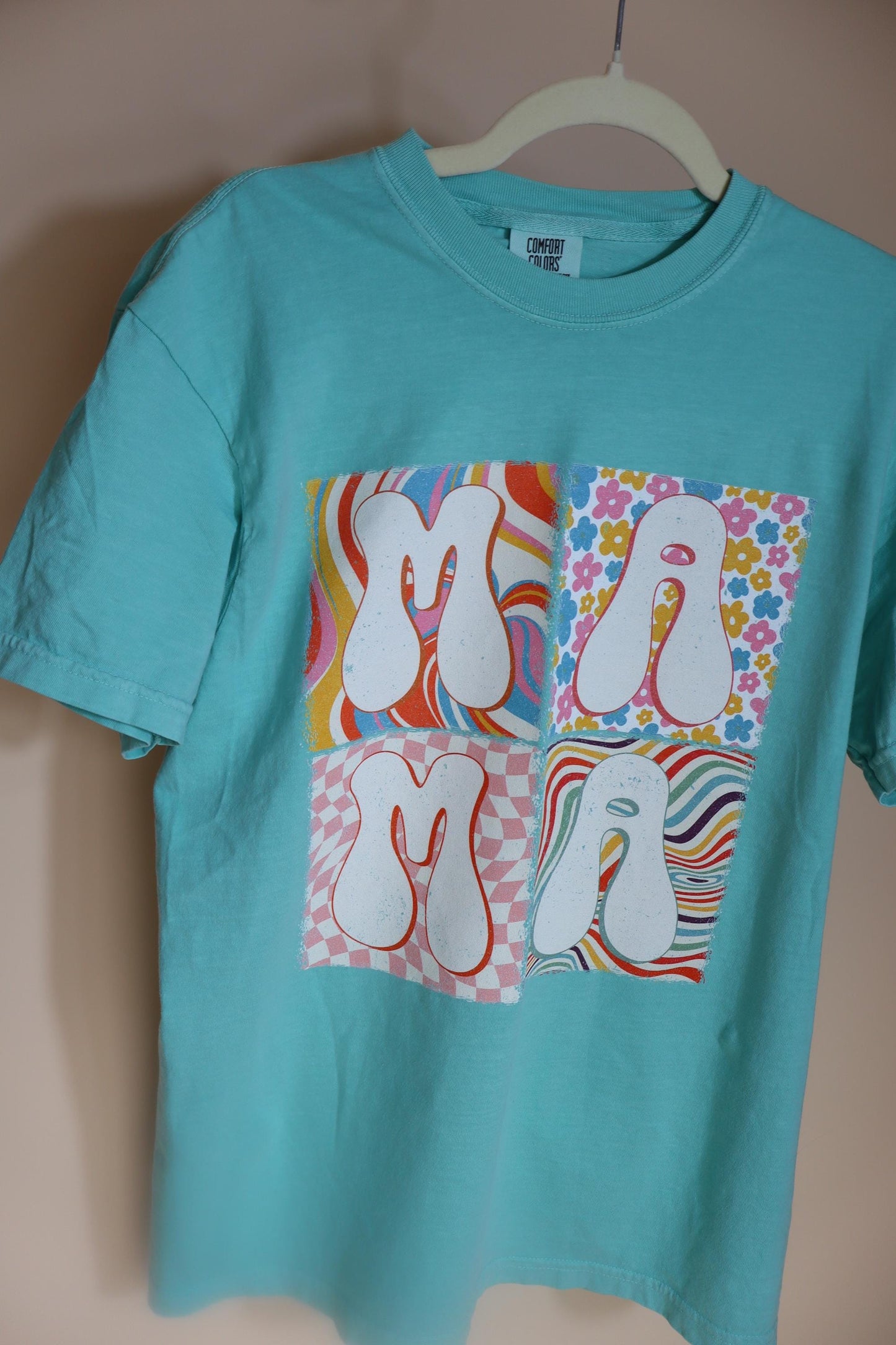 Retro MAMA Comfort Colors Tee | Trendy Mom Shirt | Groovy Graphic Tee | Vintage Aesthetic | Cute Oversized T-Shirt for Moms | Gift for Mama