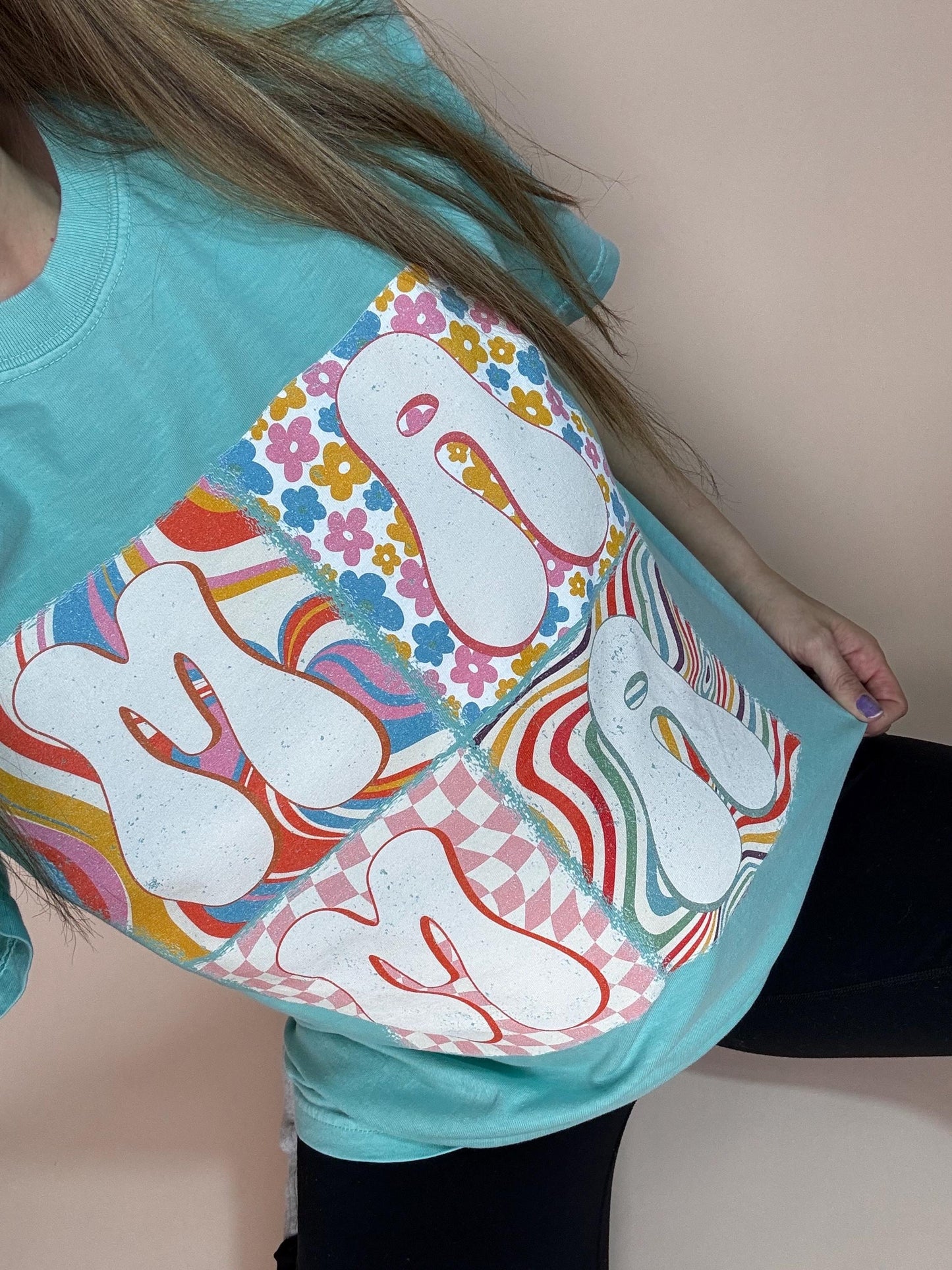 Retro MAMA Comfort Colors Tee | Trendy Mom Shirt | Groovy Graphic Tee | Vintage Aesthetic | Cute Oversized T-Shirt for Moms | Gift for Mama