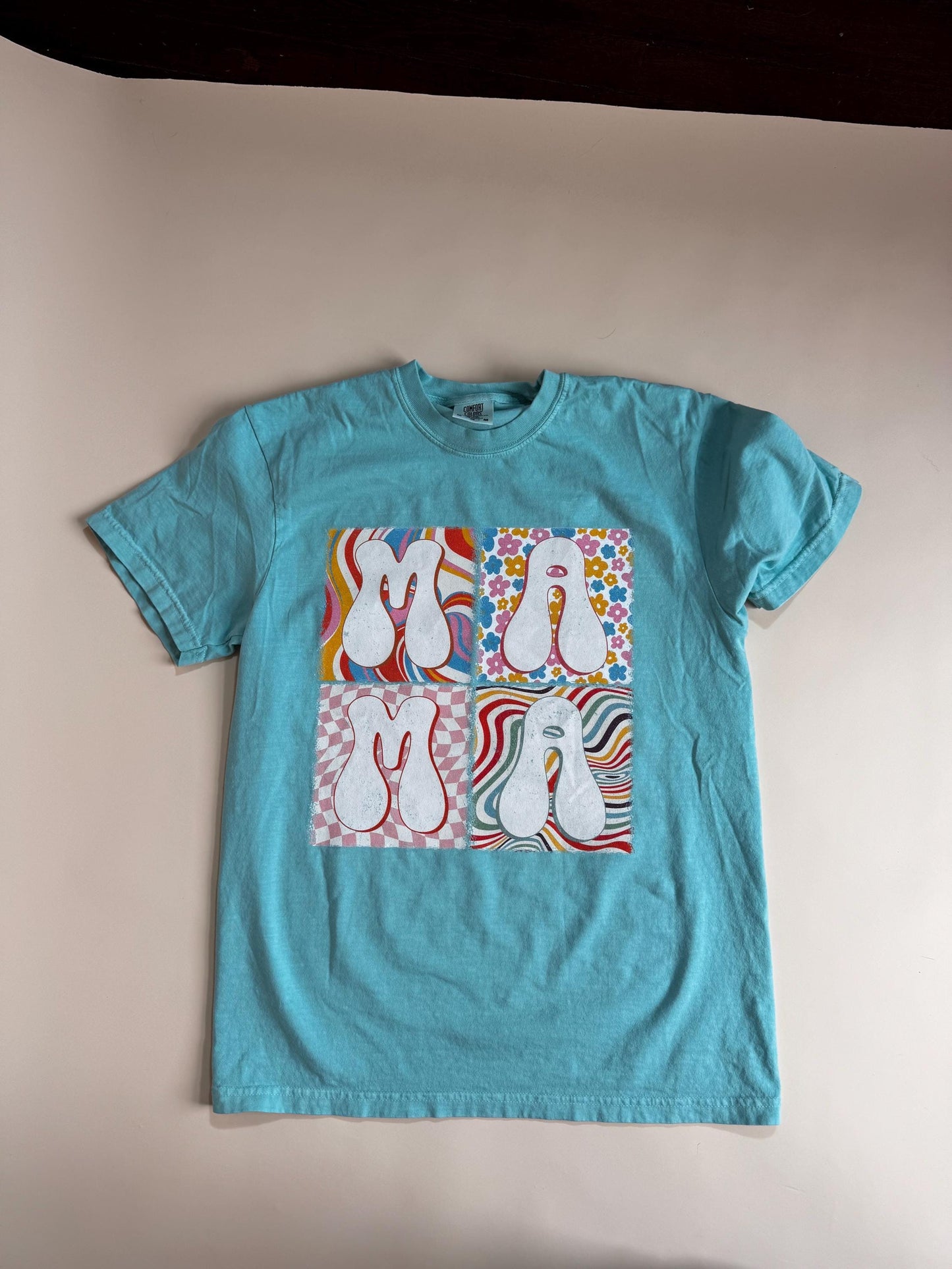 Retro MAMA Comfort Colors Tee | Trendy Mom Shirt | Groovy Graphic Tee | Vintage Aesthetic | Cute Oversized T-Shirt for Moms | Gift for Mama