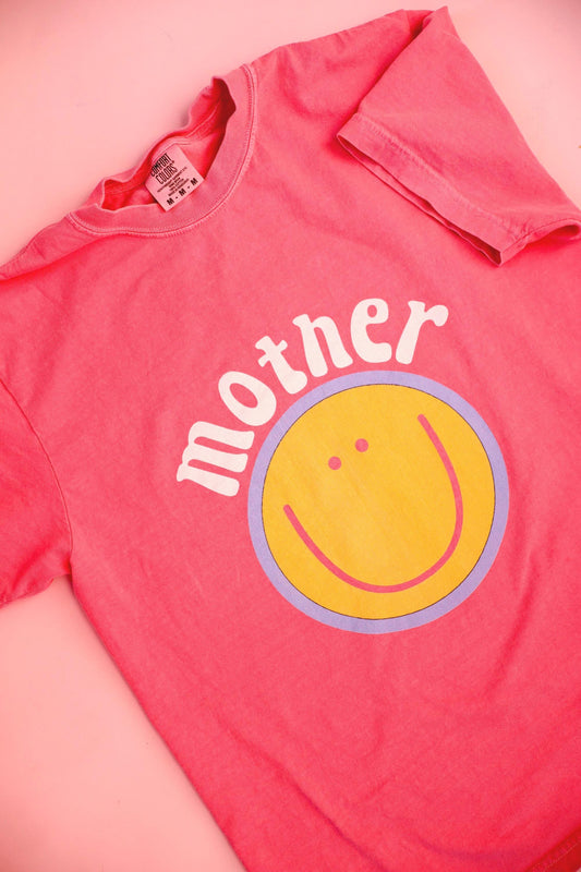 Comfort Colors® Mom Shirt | Retro Mother T-Shirt | Mother&#39;s Day Gift for Mom | Groovy Mom Tee | Happy Face Shirt for Moms | Oversized Tee