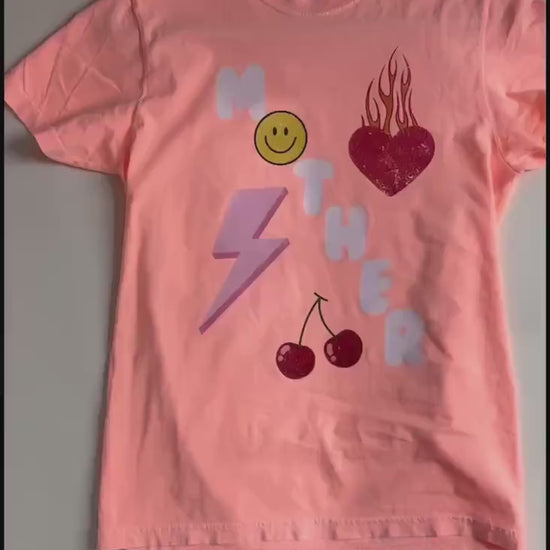 Retro MAMA Comfort Colors Tee | Trendy Mom Shirt | Groovy Graphic Tee | Vintage Aesthetic | Cute Oversized T-Shirt for Moms | Gift for Mama